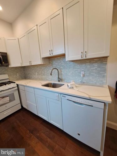 613 Front St, Camden NJ  08102-2129 exterior