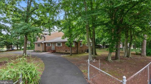 6518 Hackberry St, Springfield, VA 22150-1118