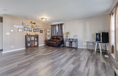 1114 Sarasota Dr, Pingree Grove IL  60140-2026 exterior