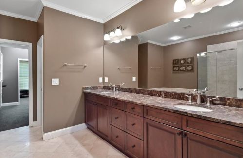 651 Lockton Pl, Atlanta GA  30342-5044 exterior