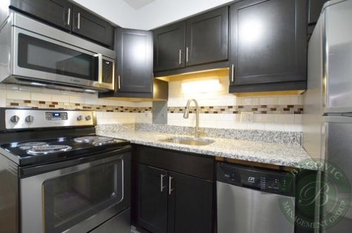 6029 Winthrop Ave, Chicago, IL 60660-2696