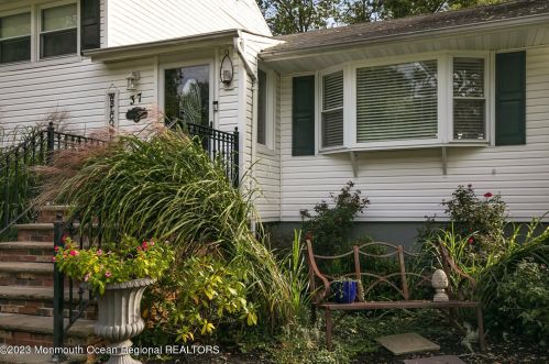 37 Walnut Ave, Tinton Falls NJ 07701-6132 exterior