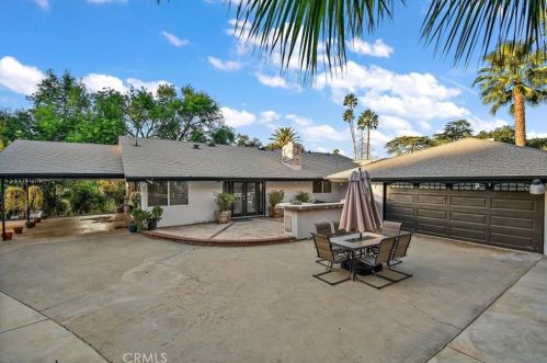 5064 Myrtle Ave, Riverside CA  92506-1423 exterior