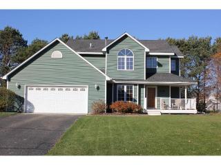 2592 Horseshoe Ln, Saint Paul, MN 55125-9586