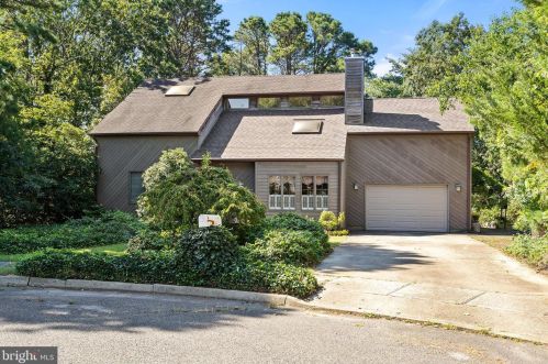 4 Sheila Ct, Berkeley Township, NJ 08721-1088