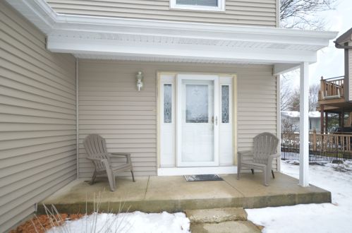7 Woodmar Ct, Streamwood, IL 60107-1047