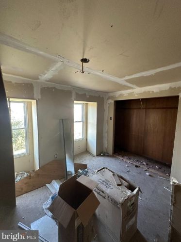 129 63rd St, Philadelphia PA 19142-2303 exterior