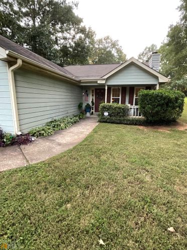 80 Oaklake Dr, Porterdale, GA 30016-4246
