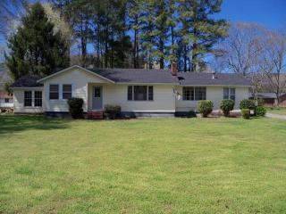 819 Betsy Pack Dr, Jasper, TN 37347-3016