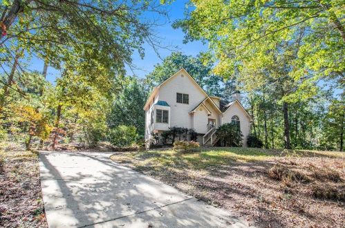 1210 Pine Lark Dr, Holly Springs, GA 30114-3975