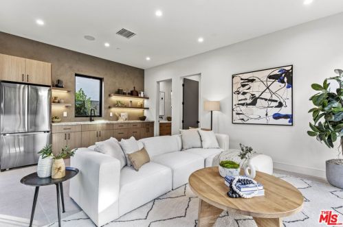 15754 Morrison St, Van Nuys CA  91436-1544 exterior