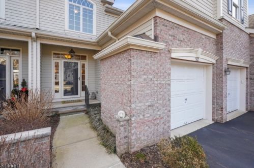 502 Spring Hollow Dr, Cedar Knolls, NJ 07927-2405