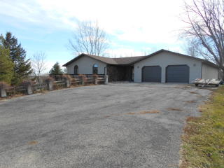 513 47th St, Jamestown, ND 58401-1941