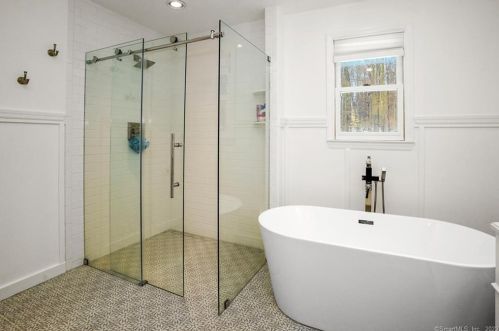54 Misty Ln, Upper Stepney CT  06468-3215 exterior