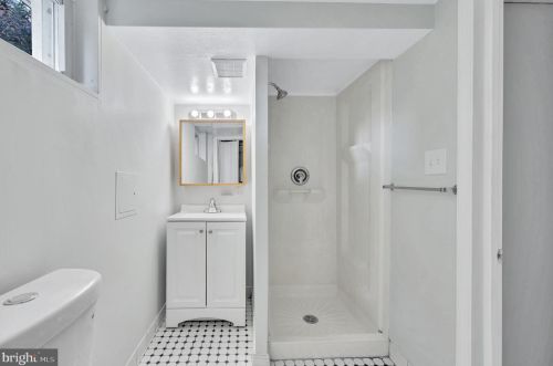 9121 Kimes St, Silver Spring MD 20901-3727 exterior