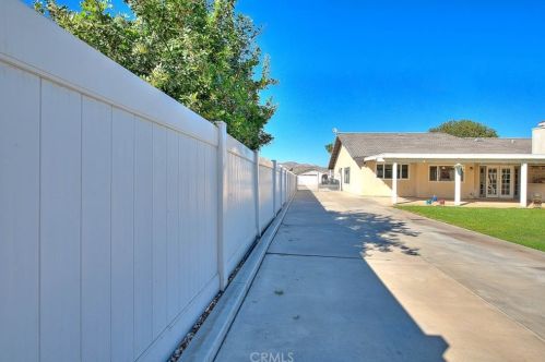 8582 Running Gait Ln, Riverside CA  92509-5106 exterior