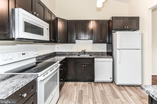 10043 Downeys Wood Ct, Springfield VA  22015-2731 exterior