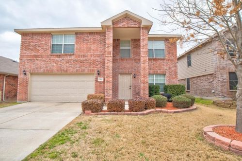 2932 Wispy Trl, Fort Worth TX  76108-8901 exterior