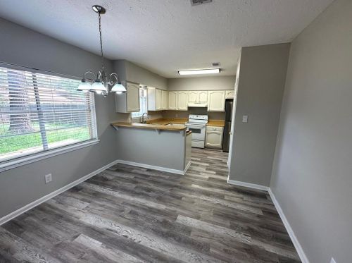 216 Hartford Dr, Conroe TX  77303-1804 exterior