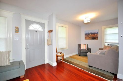 10 Cottage St, Windsor CT  06095-3338 exterior
