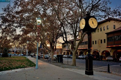 1771 Broadway St, Concord CA  94520-2630 exterior