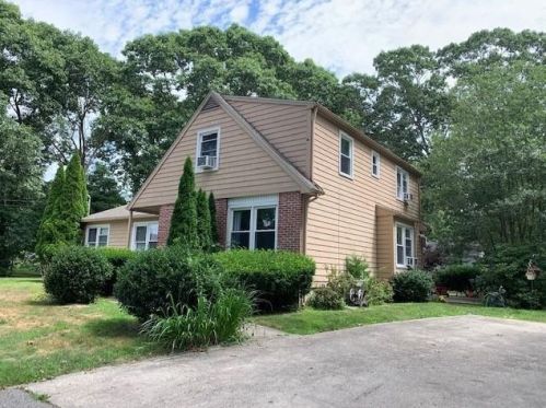 4 Hill St, Westerly, RI 02891-3400
