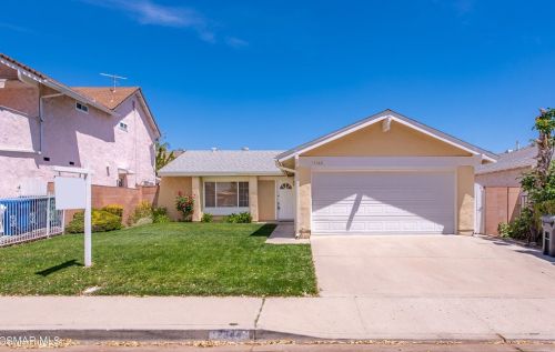 2344 Corlson Pl, Simi Valley, CA 93063-2718