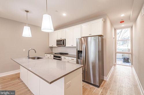 713 51st St, Philadelphia, PA 19143-1632