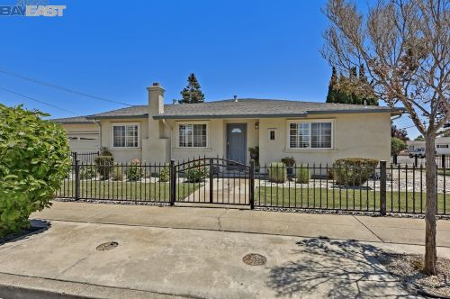 6974 Rochelle Ave, Newark, CA 94560-1653