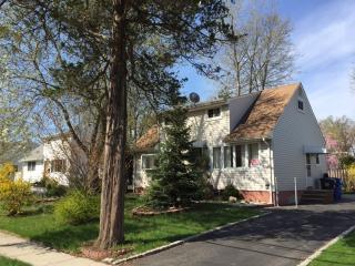 115 Inman Ave, Avenel, NJ 07001-1509