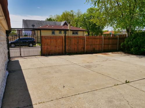 4557 Kilpatrick Ave, Chicago, IL 60630-4126