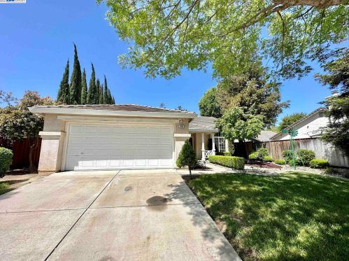 261 Firefly Way, Tracy, CA 95376-5302