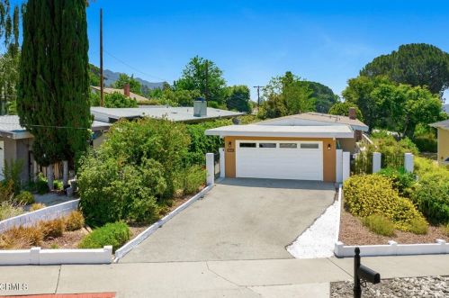 4646 Moore St, Glendale, CA 91214-1643