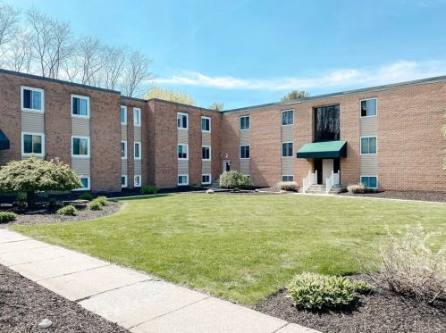 2 Main St, Lincoln, RI 02802-1102