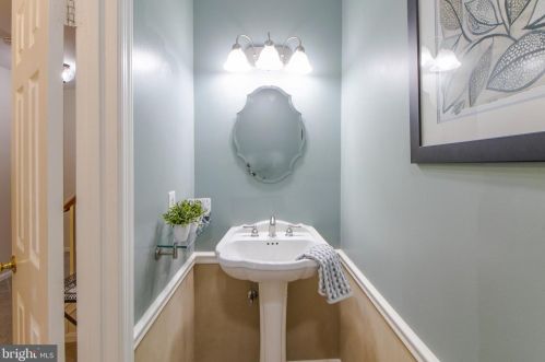 2017 Featherwood St, Silver Spring MD 20904-6643 exterior