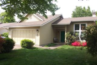 792 River Hills Dr, Springfield, OR 97477-3664