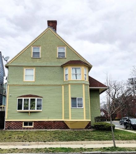 143 Melrose St, Providence, RI 02907-2125