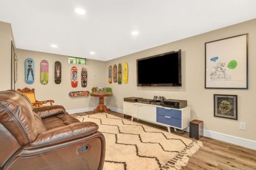 31 Hollow Tree Pl, Wilton CT  06897-2314 exterior