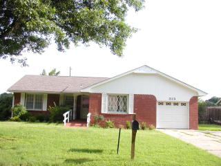 313 Fairview Ave, Blackwell, OK 74631-5107