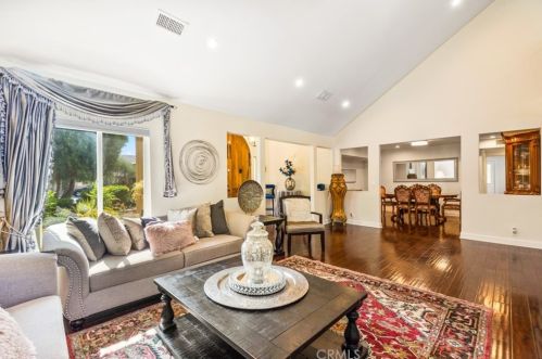 370 Yorkshire Cir, Anaheim CA 92808-1313 exterior