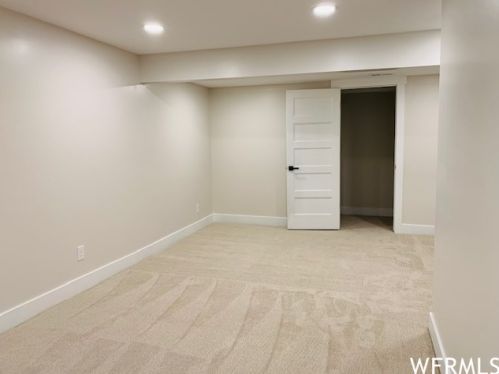 2992 Tracy Dr, Sandy UT 84093-2026 exterior