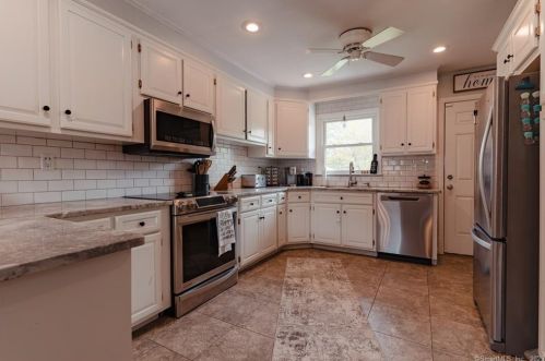 16 Paugussett Rd, Sandy Hook CT  06482-1557 exterior
