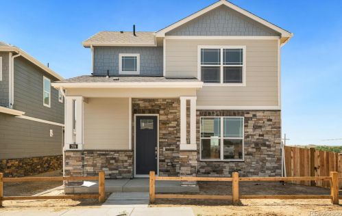 838 Quatar St, Denver, CO 80018-3158