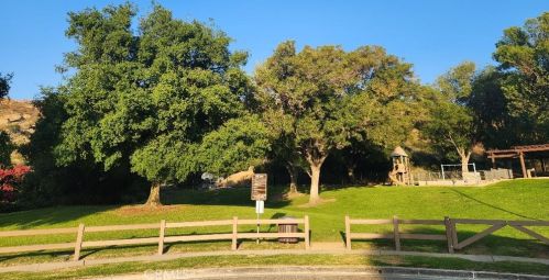 6750 Charing St, Simi Valley CA 93063-3926 exterior