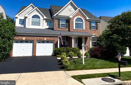 8664 Belgrove Gardens Ln, Gainesville, VA 20155-5878