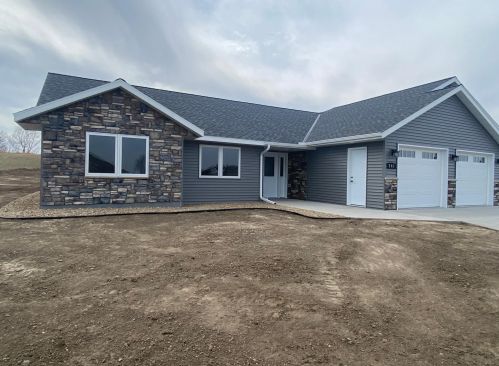 561 11th Ave, Melrose, MN 56352-1480