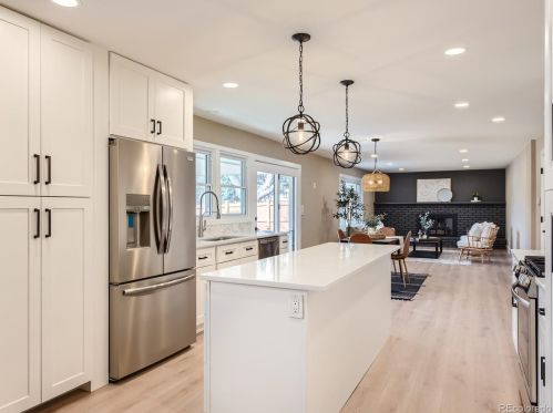 7083 Oneida Cir, Englewood CO  80112-1125 exterior