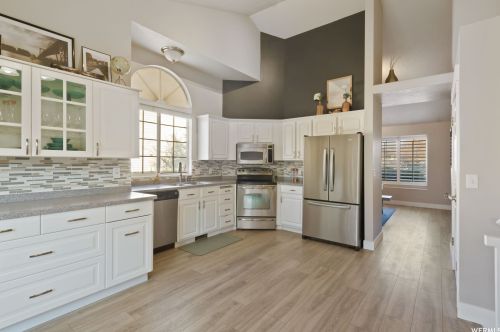 9336 Sweet Meadow Ln, Sandy, UT 84070-6675