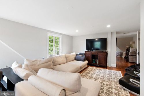 29 Cleveland Ln, Princeton NJ  08540-3049 exterior