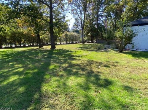 1 Edgewood Ter, Bridgewater, NJ 08807-2502